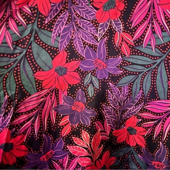 🆕💜Stunning Floral Blouse by Oddi - Picture 7 of 10